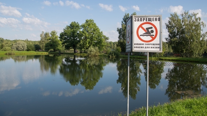 На Красном озере в Кемерове едва не утонула женщина