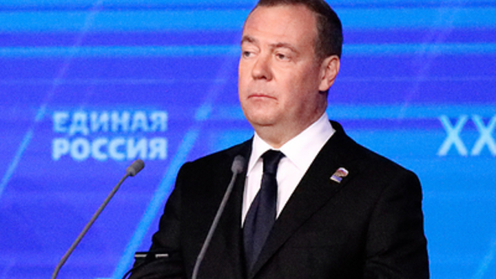 Дмитрий Медведев поздравил русских с наступающим 2025-м годом