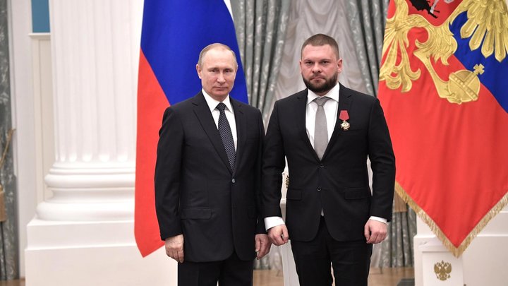 Впервые в истории русской журналистики: Путин вручил звезду Героя России военкору Поддубному