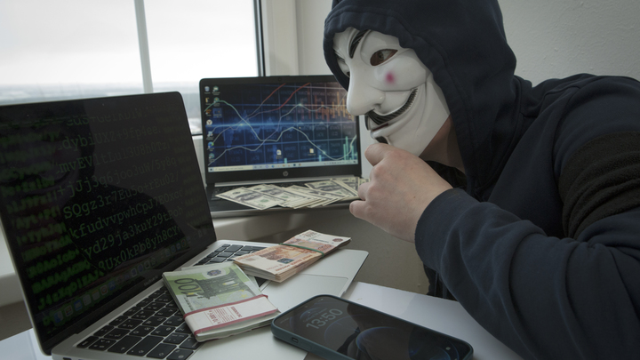 Мошенники через мессенджер развели свердловчанку на 559 тысяч рублей