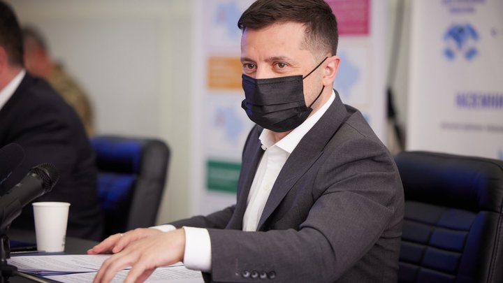 Киев не получил ответа Кремля на несуществующий запрос о встрече Зеленского с Путиным