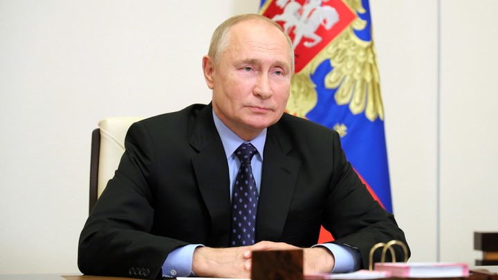 Не свались там: Момент спасения Путиным оператора попал на видео