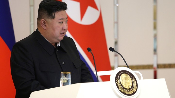 Лидер КНДР призвал подготовить армию к войне на Корейском полуострове