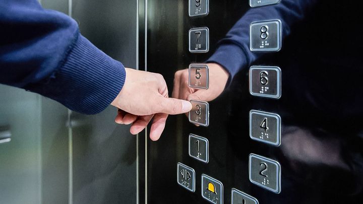 В жилых домах Москвы с 2011 года заменили уже более 45,2 тысячи лифтов