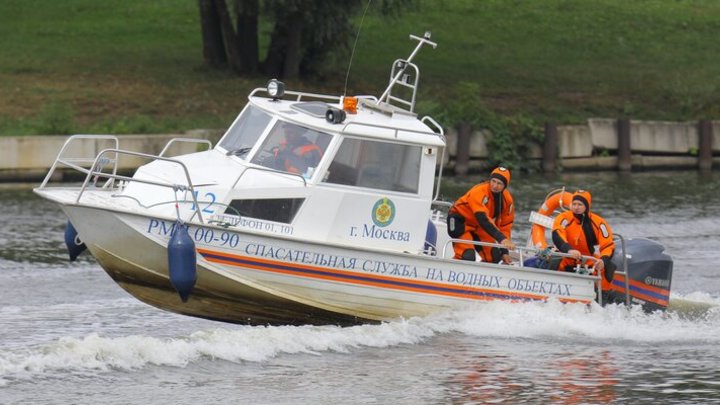 В Сосновом Бору подняли со дна утонувшую девушку