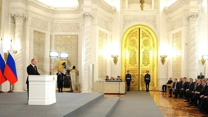Путин объявил минуту молчания в память о героях Русской Весны