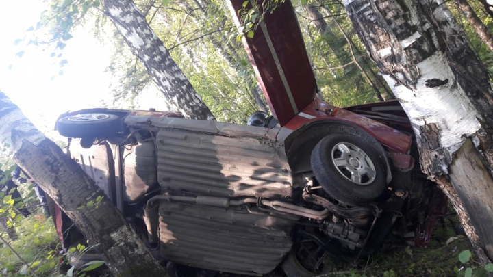 В Кузбассе водитель “Оки” вместе с 12-летним сыном погибли в жутком ДТП