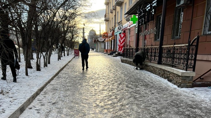 Читинцы потребовали от губернатора края и городских властей убрать наледь с улиц