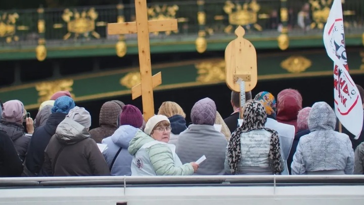 Православная общественность Петербурга провела крестный ход против абортов