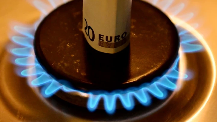 Европу предостерегли: Трампа стоит встретить с протянутой рукой, но не позволить её отрубить