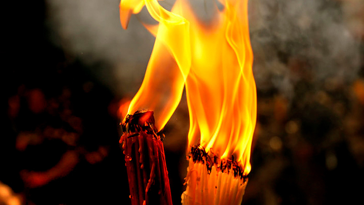 Благодатный огонь везут в Москву: Где можно получить частицу чуда - список
