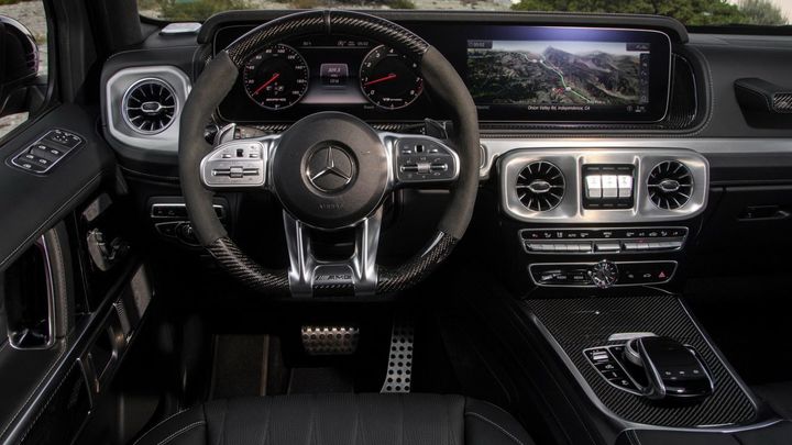 В Лосево Мерседес за 30 млн бросили без присмотра на две недели. Отгадайте, что от него осталось