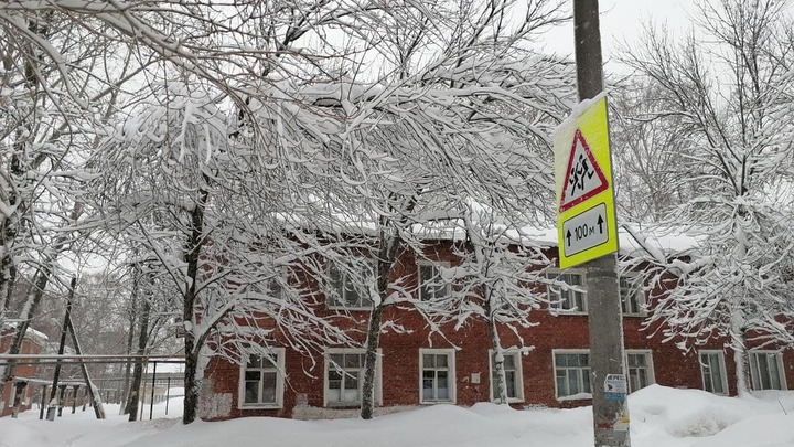 В Самаре под тяжестью снега обрушилась крыша многоэтажного дома