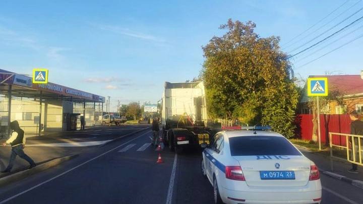 Под Краснодаром на пешеходном переходе грузовик наехал на 8-летнего мальчика