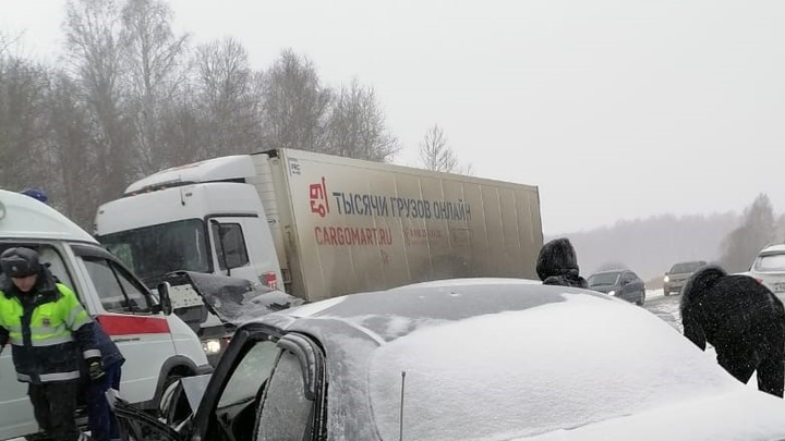 В ДТП под Новосибирском пострадали четыре человека