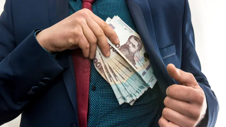 Огненная ночь на Украине: Взрывы и в Киеве, и под Одессой. Всех призывают запастись наличными