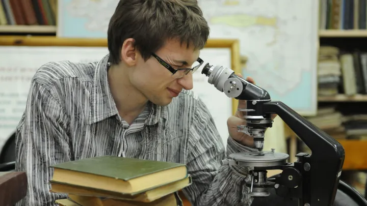 ИИ для старшеклассников: минпросвещения планирует изменить ФГОС