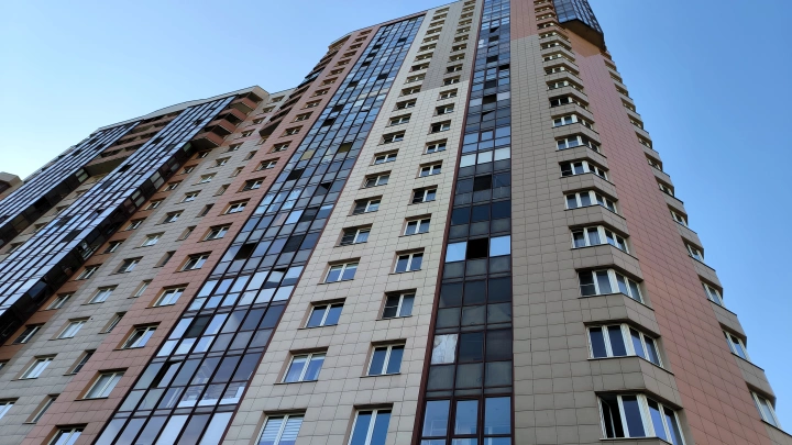 В Астрахани эвакуировали жильцов многоквартирного дома из-за смещения плиты