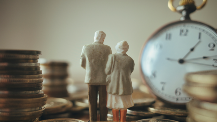 Власти обсуждают частичную отмену пенсий. Что? Да, провокаторы дошли и до этой темы