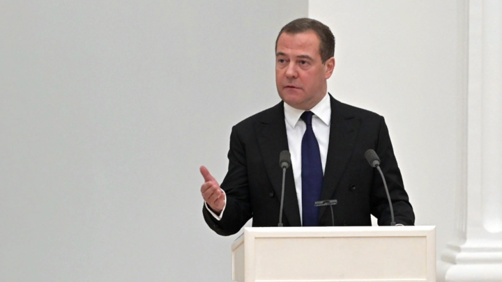 Евросоюз рухнет: Китайцев восхитили рассуждения Медведева о конфликте на Украине