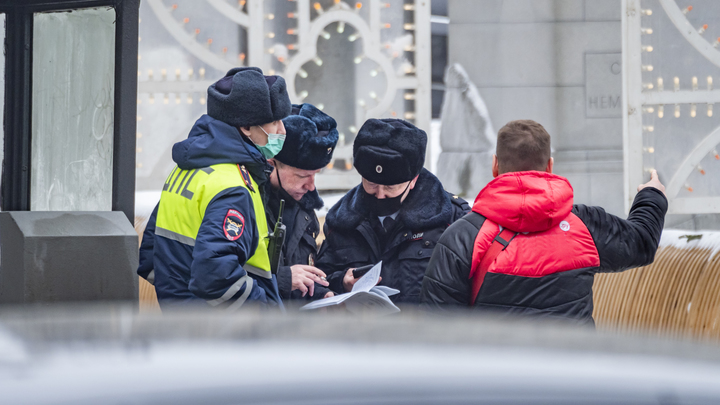 В Екатеринбурге мама погасила 150 штрафов сына, чтобы тот не лишился своего Mercedes