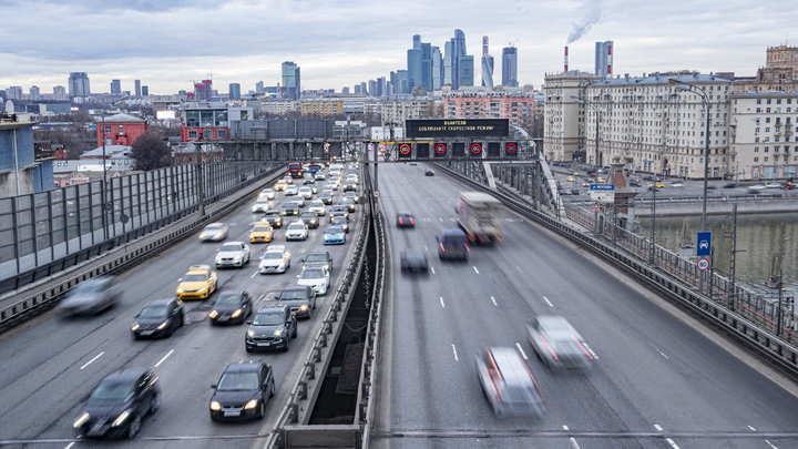 Почему остановилось движение на Третьем транспортном кольце