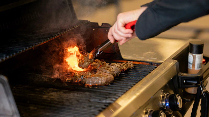 Высокопротеиновый бонус: В известных ресторанах Москвы выявили тараканов и нарушение санитарных норм