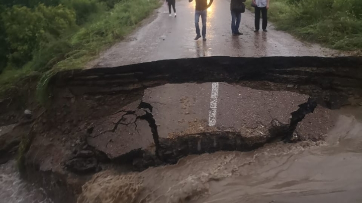В четырех районах Забайкалья образовались серьезные размывы автомобильных трасс