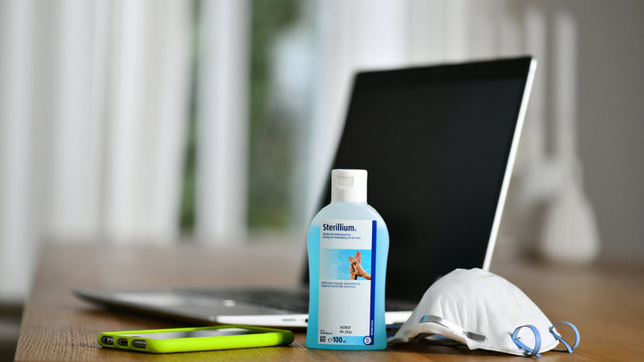 Медицинские маски запретили просто выбрасывать. Роспотребнадзор ввёл правила утилизации