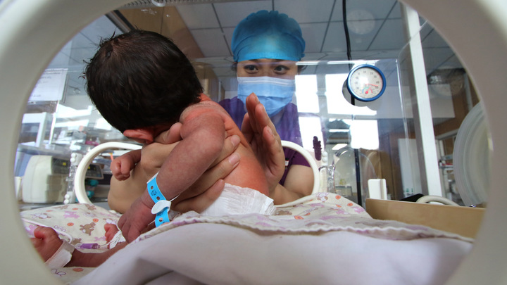 Как же не заплакать в такой ситуации: Доктор Комаровский раскрыл три тайны родителям младенцев