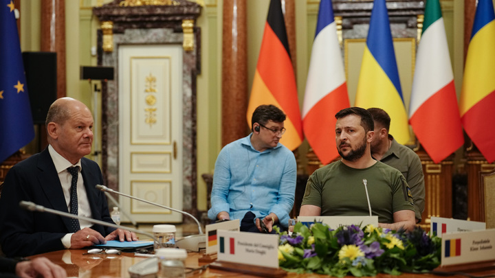 Кто сломал Кулебу: Глава МИД Украины пришёл к лидерам ЕС на костылях