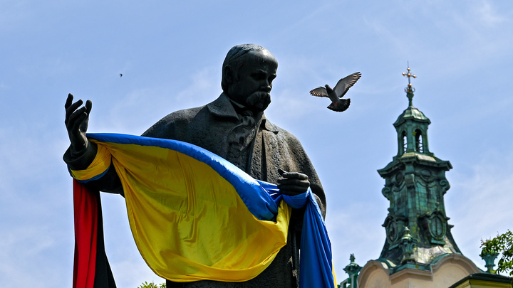Украина зверствует. Во Львове фото погибших на Крымском мосту использовали для рекламы мяса