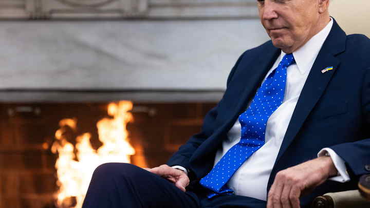 Трамп преклоняется перед Путиным: Джо Байден снова бредит священным Альянсом