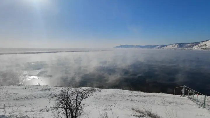 Мисс Вселенная Федорова снялась на льду Байкала в обтягивающем костюме