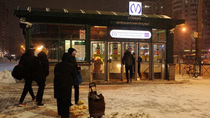 Стало известно, как в новогоднюю ночь будет работать метро Петербурга