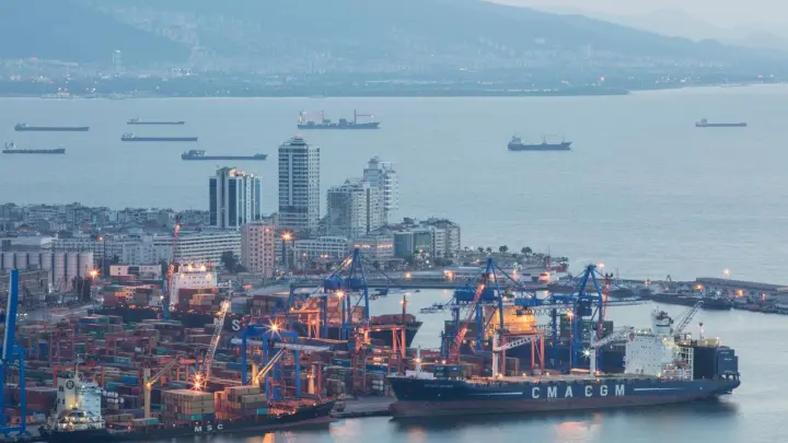 Второй за сутки: у берегов Турции загорелся еще один танкер под флагом Гамбии