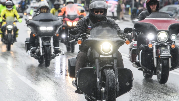 Автомобили стали роскошью: русские массово пересаживаются на мотоциклы