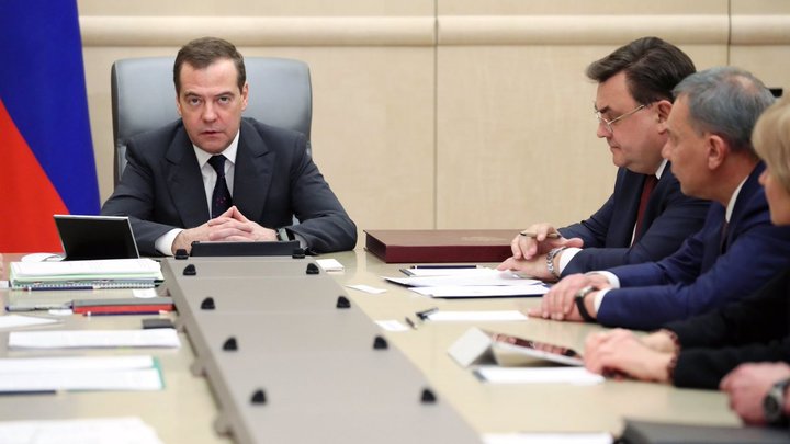 Что он чувствовал? Гнев, обиду…: Специалист по лжи разобрал реакцию Медведева на речь Путина