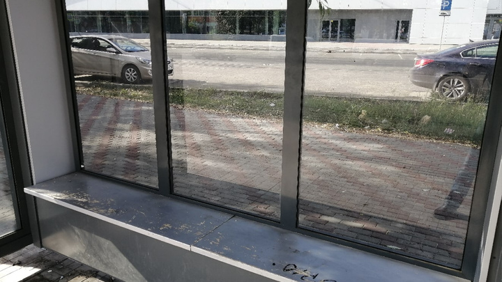 В Оренбурге за 856 тысяч заменят стёкла на остановках