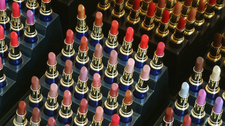 Косметики в Москве стало больше: Названа причина роста производства