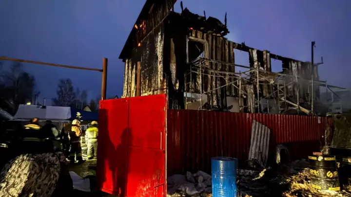 Трое взрослых и четверо детей погибли при пожаре в Сургуте