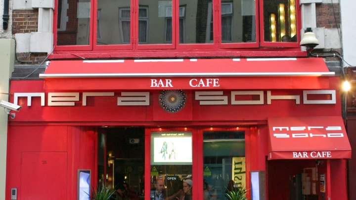 РБК: бар в Лондоне превратил терракотовую армию и маску Тутанхамона в коктейли