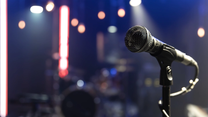 Слава выложила новое фото и оставила под ним всего два слова. Журналист оценила: Так и надо, девчонки!