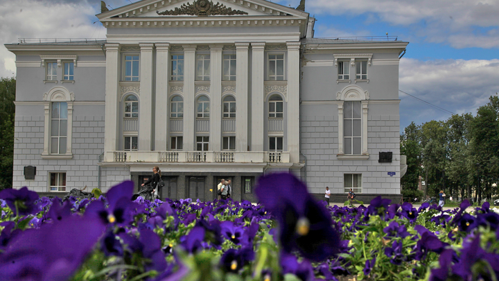 Баритон Пермской оперы Василий Ладюк стал заслуженным артистом России