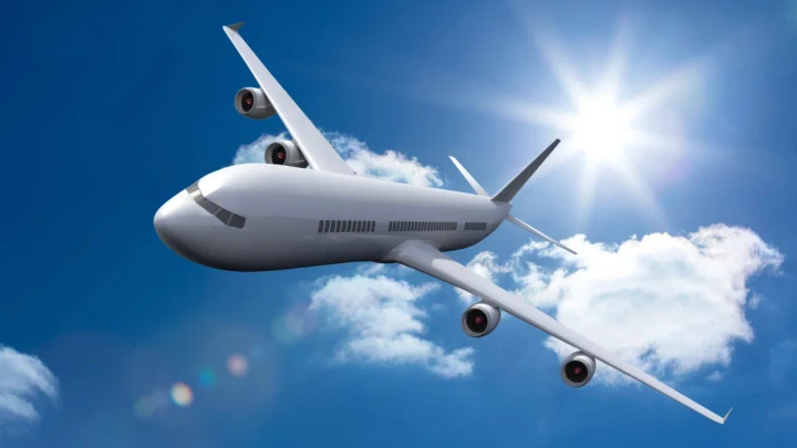 При приближении к Самаре загадочный сигнал получили экипажи двух воздушных суден: На связь вышел борт из необычного места