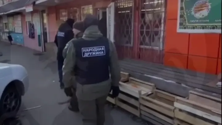 Яблоки 3 года можно хранить: чудеса торговли мигрантов обнаружили в Челябинске