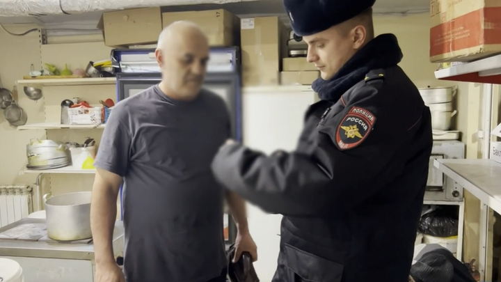 Недалеко до отравлений: мигранты кормили челябинцев с нарушениями