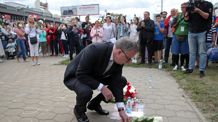 Погибли 25 человек, послов не видно: О чём скорбит ЕС в Минске