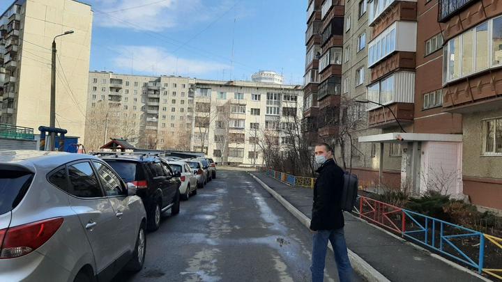 Курганцы вышли на улицы и просят открыть обувные магазины