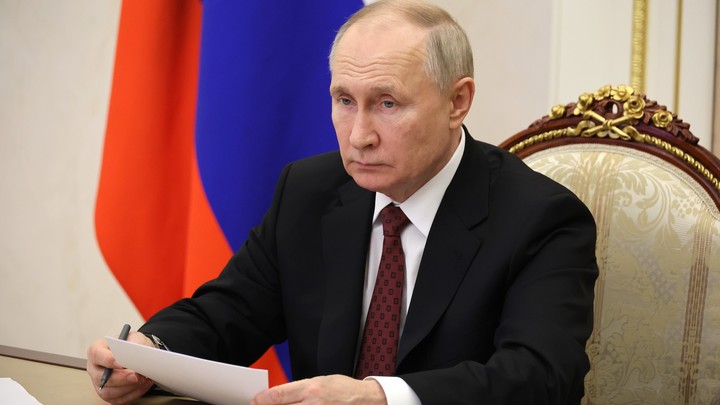 Путин призвал поддержать гражданских жен погибших бойцов в СВО